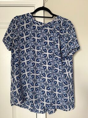 LOFT Blue and White Short Sleeve Patterned Blouse